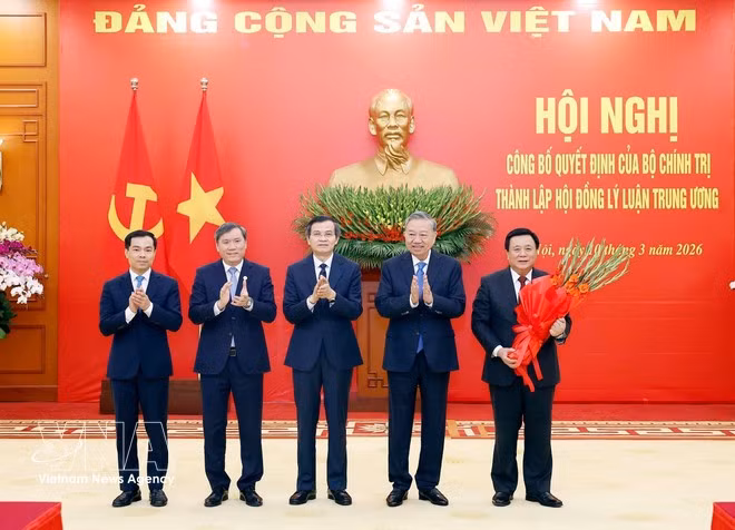 Party General Secretary To Lam congratulates the Central Theoretical Council for the 2026–2031 tenure. (Photo: VNA)