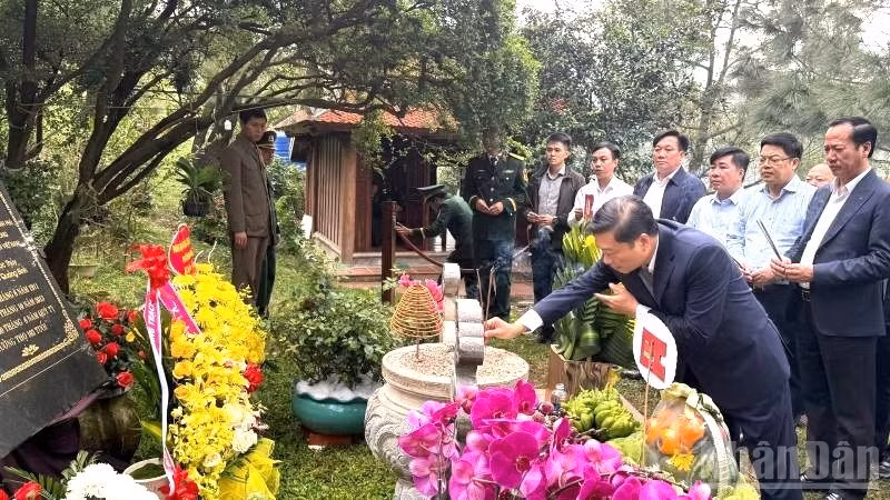 Quang Tri leaders pay tribute to General Vo Nguyen Giap
