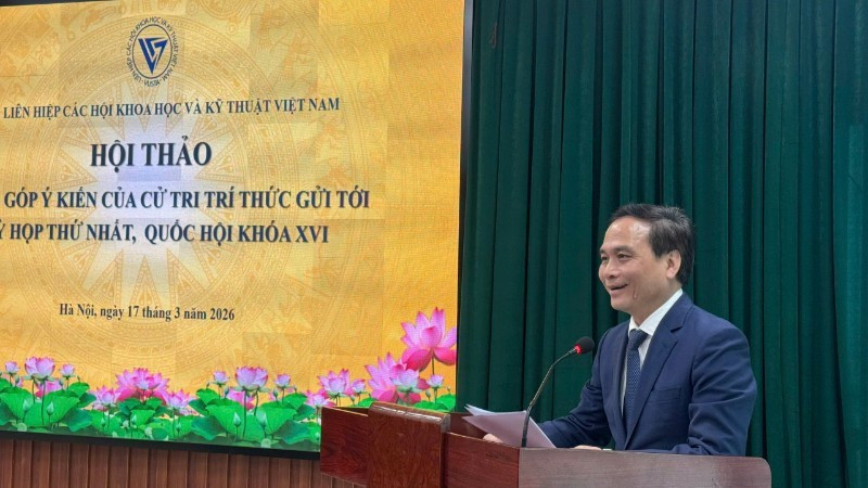 Associate Professor Dr Pham Ngoc Linh, Vice President of the Viet Nam Union of Science and Technology Associations, speaks at the workshop. (Photo: BICH LIEN)