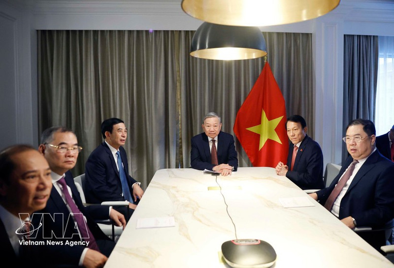 General Secretary of the Communist Party of Viet Nam To Lam (centre) holds phone talks with former US Senator Patrick Leahy on February 19. (Photo: VNA)