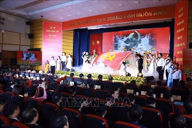 An art performance at the congress. (Photo: VNA)