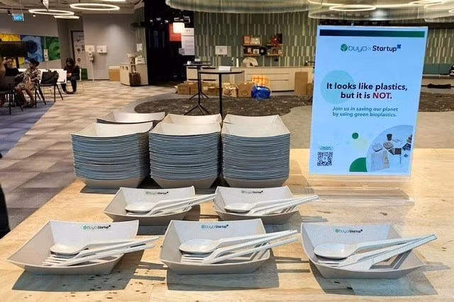 BUYO Bioplastics is pursuing the “biologisation” of materials, producing bioplastics from sugarcane bagasse and spent grain (Photo: PHAM KIEN)