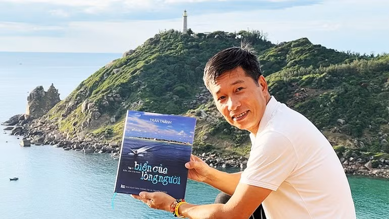 Engineer-photographer Tran Thanh and his photo book 'The Sea of the Human Heart'