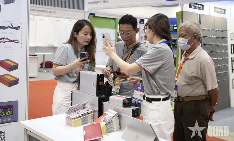 Visitors at the expo (Photo: qdnd.vn)