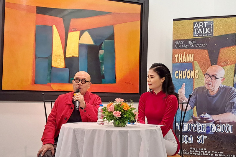Painter Thanh Chuong at an art talk in Ha Noi in 2022 (Photo: Huyen Thuong)