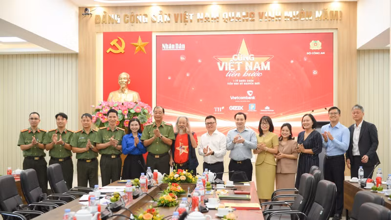 Delegates at the press conference 