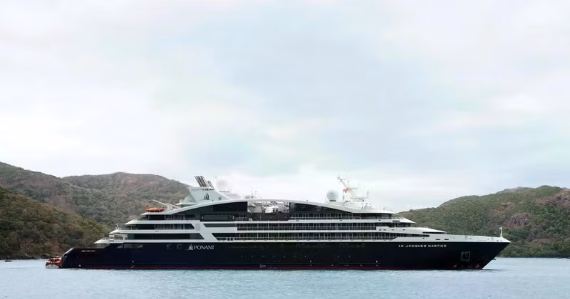 Luxury cruise ship Le Jacques Cartier marks first international arrival in Con Dao in 2026. (Photo: Published by VNA)