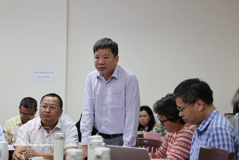 A member of the inspection delegation from the Ministry of Agriculture and Environment speaks at the meeting. (Photo: VNA)