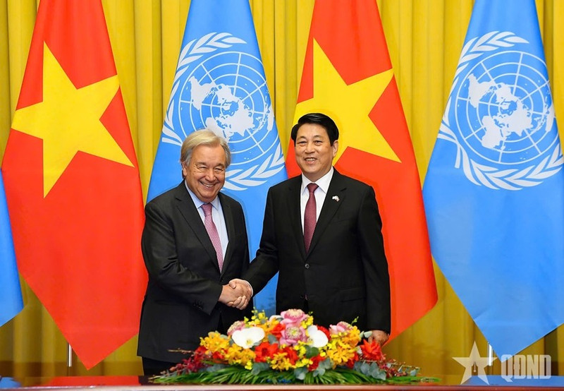 State President Luong Cuong and UN Secretary-General António Guterres at the talks in Ha Noi, October 24, 2025. (Photo: qndn.vn)