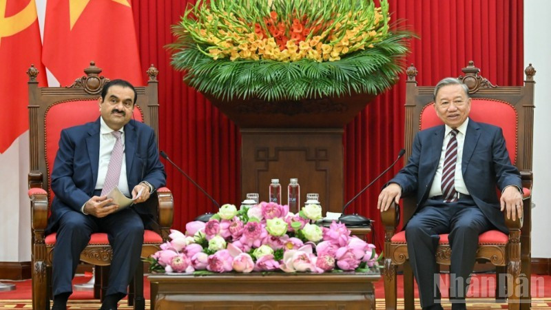 Party General Secretary To Lam (R) receives Gautam Adani, Chairman of the Adani Group of India in Ha Noi on July 30. (Photo: NDO)
