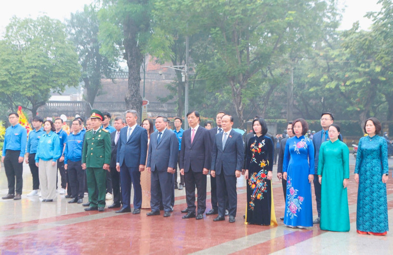 Ha Noi leaders commemorate Russia’s October Revolution (Photo: VIET THANH)