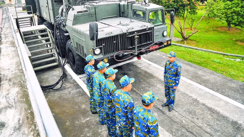 Soldiers of Regiment 64, Division 361, Air Defence – Air Force during a training session (Photo: THE DAI)