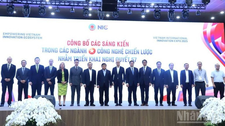 Delegates at the launch ceremony 