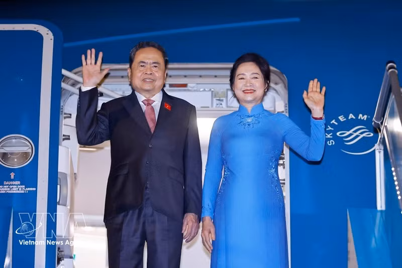 National Assembly Chairman Tran Thanh Man and his spouse depart Ha Noi to attend the 152nd Assembly of the Inter-Parliamentary Union (IPU-152) in Istanbul, Türkiye. (Photo: VNA)