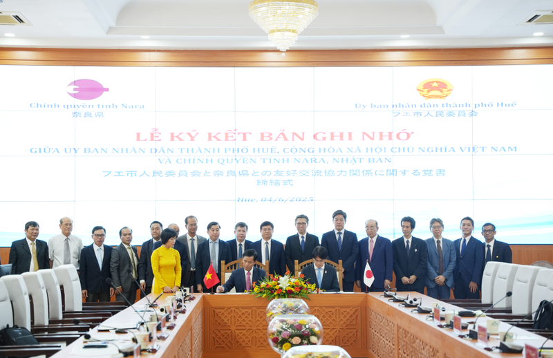 Delegates at the signing ceremony (Photo: VNA)