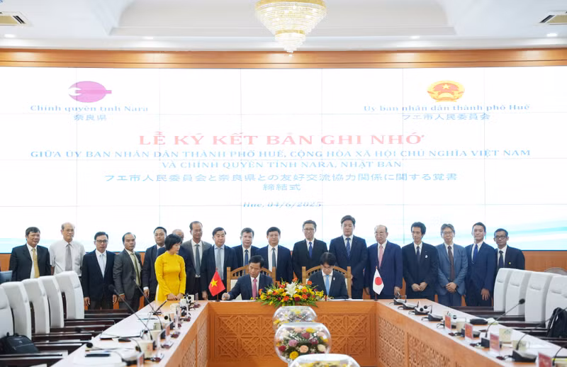 Delegates at the signing ceremony (Photo: VNA)