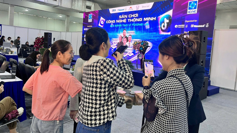 Young people use artificial intelligence (AI) to film product videos and share them across digital platforms.