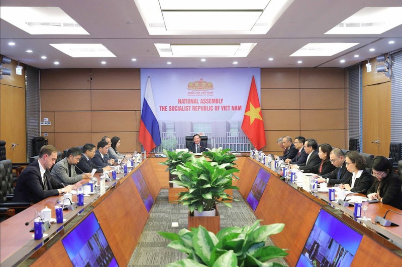 NA Vice Chairman Nguyen Khac Dinh presides over an online meeting between the Viet Nam – Russia Parliamentary Friendship Group of the Vietnamese NA and the Group for Cooperation with the Vietnamese NA of the Russian Federation Council on November 7. (Photo: vietnam.vn)