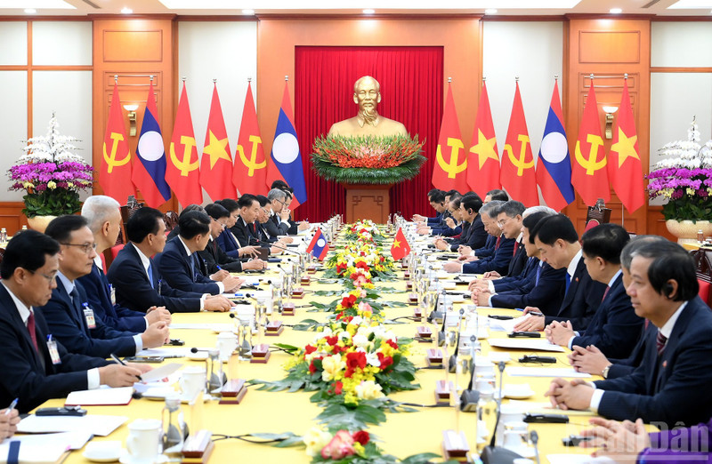 At the talks between General Secretary of the Communist Party of Vietnam Central Committee To Lam and General Secretary of the Lao People’s Revolutionary Party Central Committee and President of Laos Thongloun Sisoulith. (Photo: NDO)