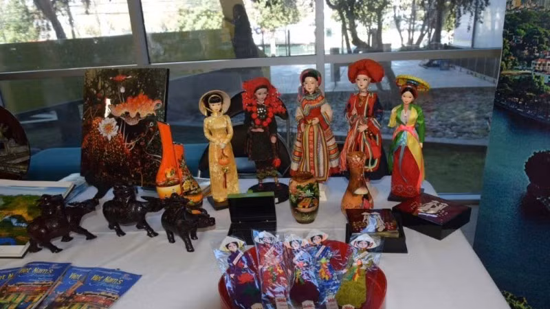 Vietnamese handicrafts on display at the ASEAN Cultural Fair in Chile. (Photo: Vietnamese Embassy in Chile)