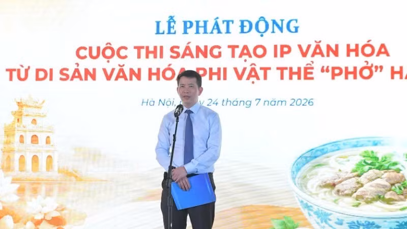 Director of the Ha Noi Department of Culture and Sports Pham Tuan Long speaks at the launch ceremony
