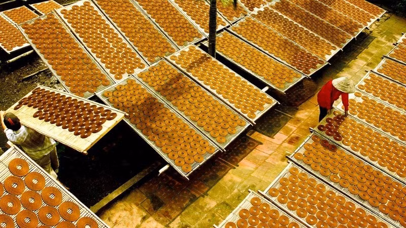 Cao village is considered the cradle of incense making with a history of nearly 300 years.