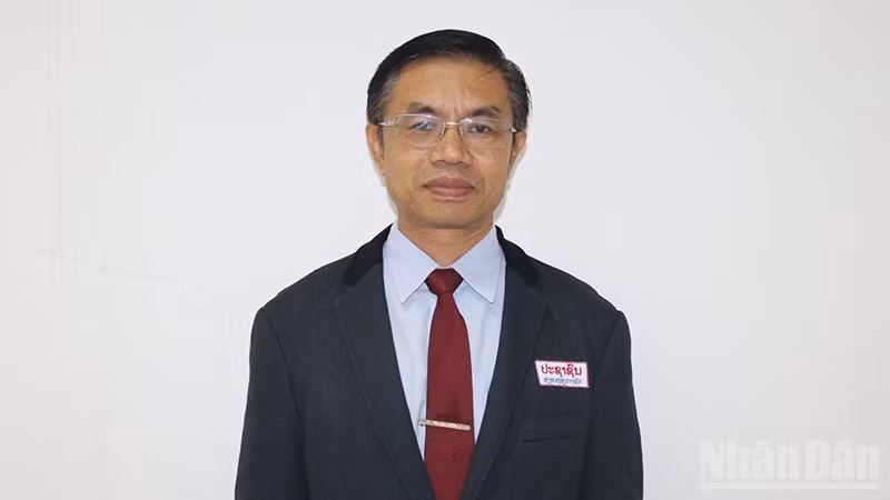 Acting Editor-in-Chief of Laos' Pasaxon Newspaper Syvanh Homxaiyaded