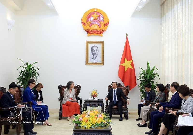 Deputy Prime Minister Tran Hong Ha meets with UNDP Resident Representative Ramla Khalidi and WHO Representative in Viet Nam Angela Pratt in Ha Noi on March 11. (Photo: VNA)