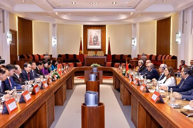 The talks between Chairman of the Vietnamese NA Tran Thanh Man and Speaker of the Moroccan House of Representatives Rachid Talbi Alami in Rabat on July 25 (Photo: VNA)