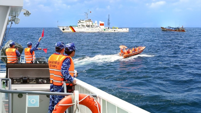 Vessels of the Viet Nam Coast Guard intensify patrols, checks, and control in various sea areas.