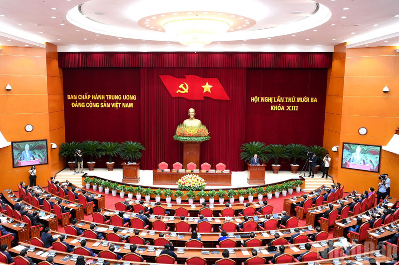 In Pictures: Party Central Committee’s 13th meeting wraps up