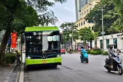 The development of electric buses and vehicles using clean energy is considered one of the fundamental solutions to reduce emissions from transport activities.