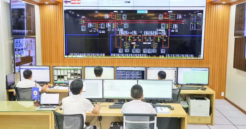 Hung Yen Power Company’s dispatch centre manages electricity distribution.