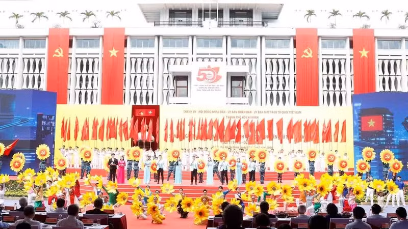 An art performance at the ceremony to mark the 50th anniversary of Saigon-Gia Dinh city being officially named after President Ho Chi Minh (July 2, 1976–2026). (Photo: VNA)