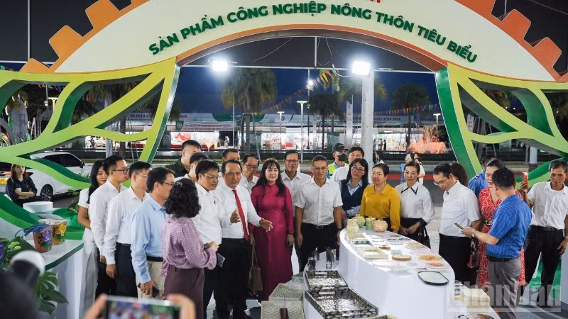 Delegates visit the 2026 Rural Industrial Products Fair and Exhibition.