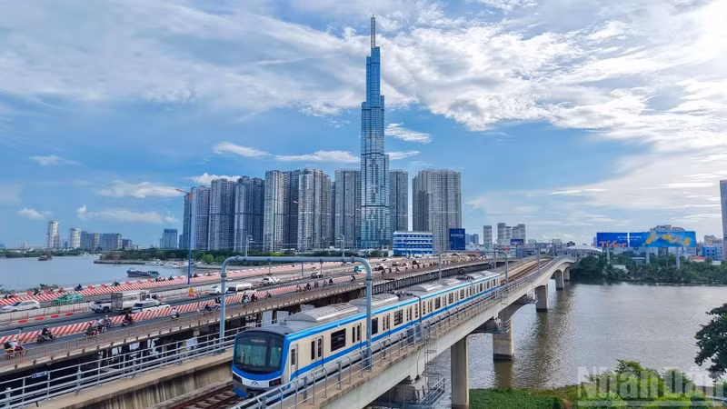 Ho Chi Minh City's transport system reached a significant milestone when Metro Line No. 1 (Ben Thanh-Suoi Tien) officially commenced operation at the end of 2024, marking a new stage in the development of the City's transport infrastructure.