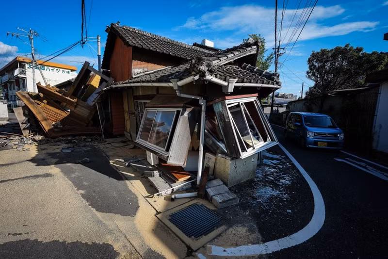 A house was damaged after the earthquake in Kumamoto Prefecture, Japan. (Photo Xinhua/VNA)