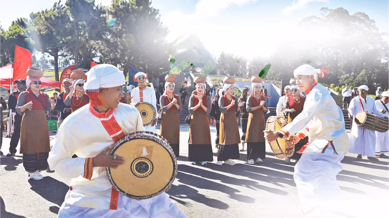 A cultrual performance by ethnic people