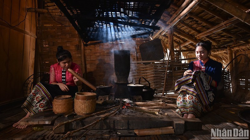 Happiness comes from the simple moments in everyday life. (Photo: VU LINH)