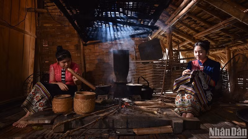 Happiness comes from the simple moments in everyday life. (Photo: VU LINH)