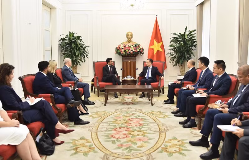 Minister of Foreign Affairs Le Hoai Trung meets with Canada's Minister of International Trade Maninder Sidhu on February 12, 2026. (Photo: Ministry of Foreign Affairs)