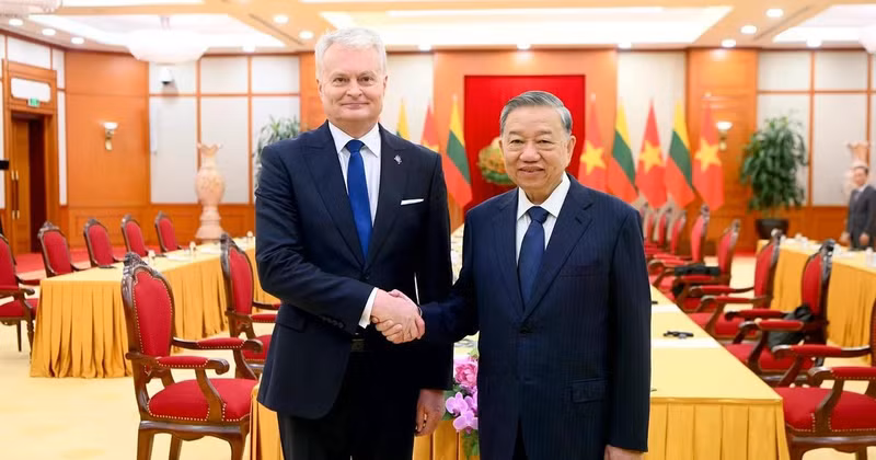 General Secretary of the Communist Party of Vietnam To Lam and Lithuanian President Gitanas Nauseda.