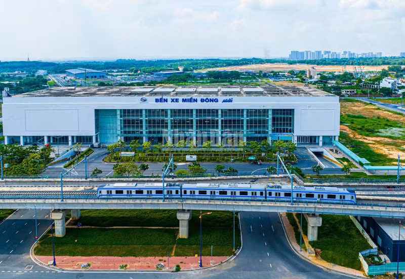 Covering more than 16 hectares with a total investment of around 4 trillion VND, the new Mien Dong Coach Station began operations in phase 1 in October 2020.
