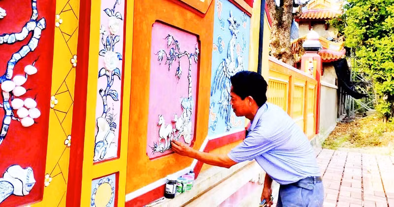 Artisan Dao Huu Khien performs ceramic and porcelain inlay work on a screen at the Hue Imperial Citadel.