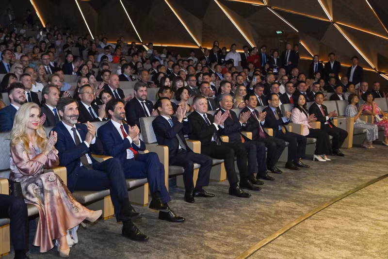 Vietnamese, Slovak leaders attend friendship concert in Ha Noi (Photo: cand.com.vn)