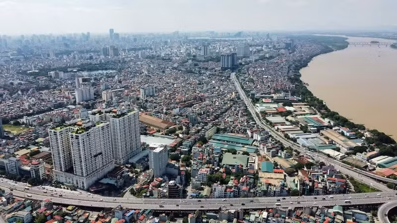 Ha Noi is shaping its urban structure based on an open development space characterised as “multi-layered, multi-tiered, multi-polar, and multi-centred”. (Photo: KHIEU MINH)