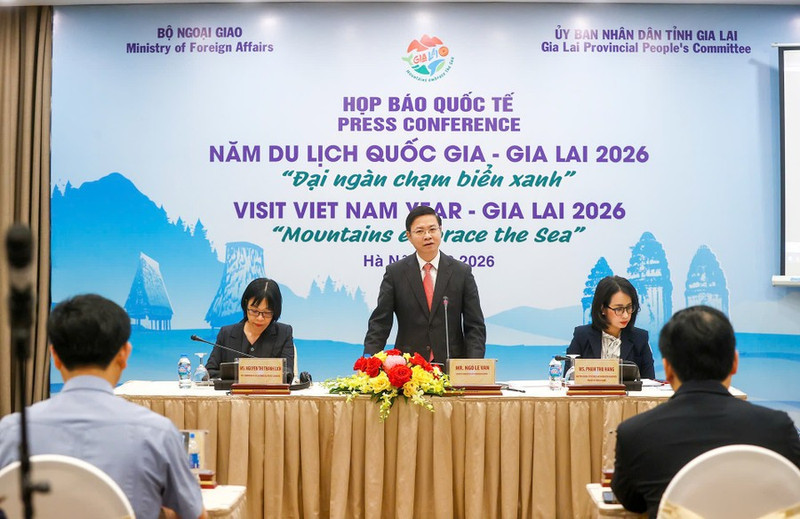 Deputy Minister of Foreign Affairs Ngo Le Van speaks at the press conference. (Photo: baogialai.com.vn)