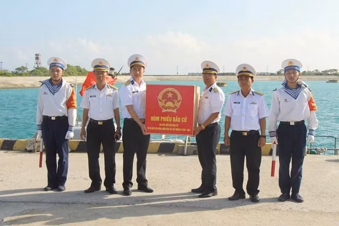 The National Election Council has approved early voting at several polling stations in the Truong Sa special zone. (Photo by Duc Thu)
