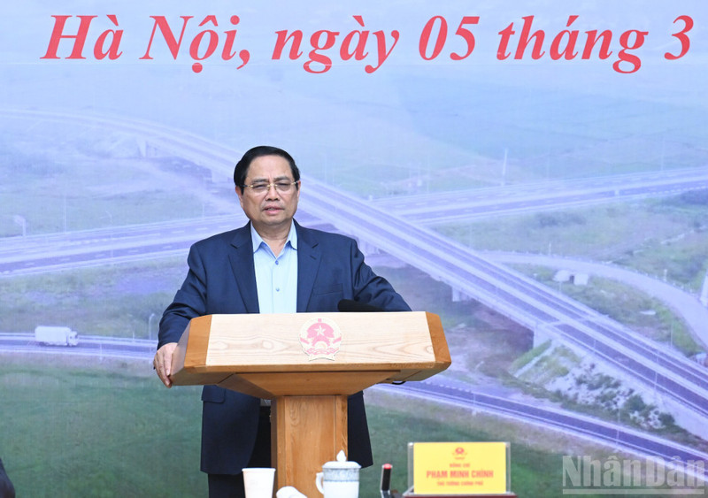 Prime Minister Pham Minh Chinh chairs the 24th meeting of the State Steering Committee for national key transport projects on March 5. (Photo: Nhandan)