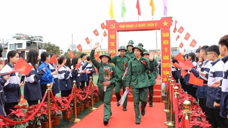 Young people of Hai Phong enthusiastically depart to join the military. (Photo: Dam Thanh)
